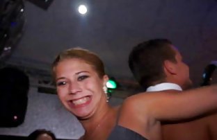 სექს პორნო ,, ცოლი, საშხაპე და მიმზიდველი (ვიდეო ტელეფონი)