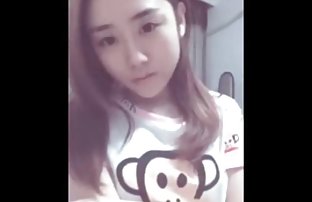 სექს პორნო Cutie Sam მისცა ავტოფარეხით, რომ უცხო